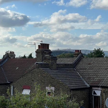 Deluxe Homestay Near Tottenham Hotspur Stadium لندن الغرفة الصورة