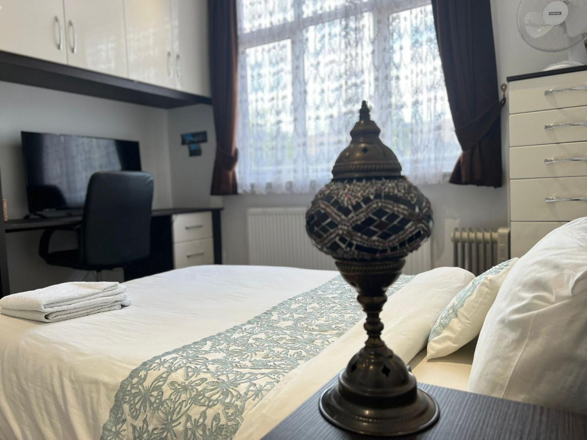 Deluxe Homestay Near Tottenham Hotspur Stadium لندن المظهر الخارجي الصورة