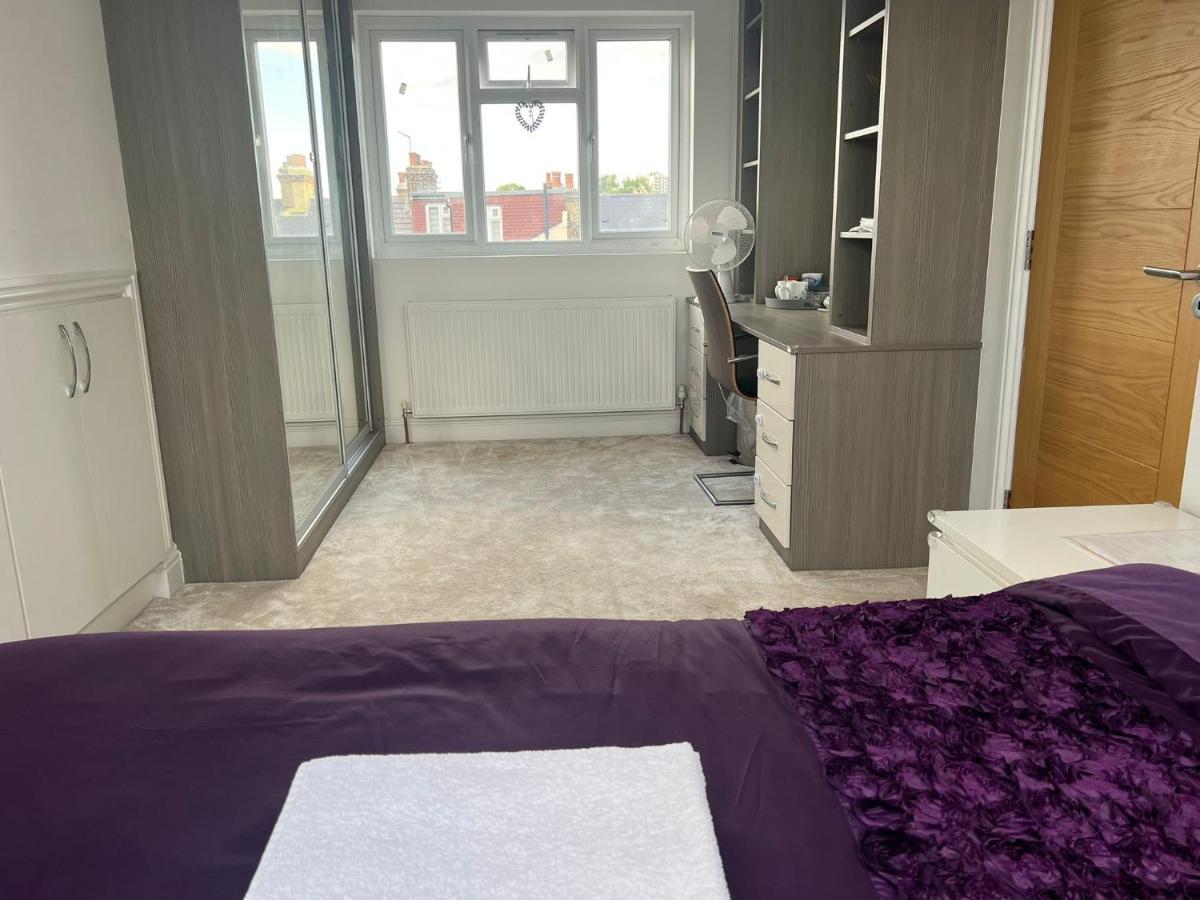Deluxe Homestay Near Tottenham Hotspur Stadium لندن المظهر الخارجي الصورة