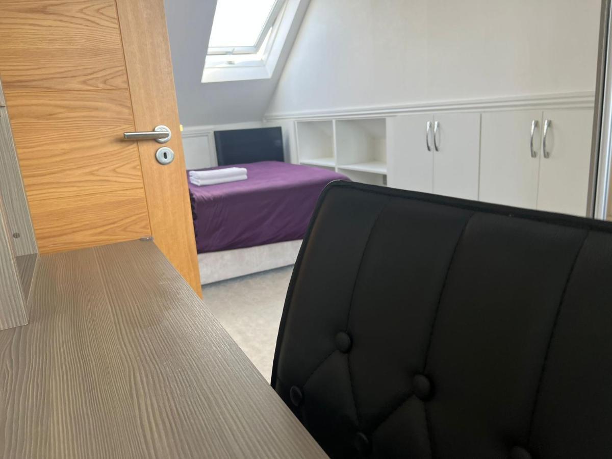 لندن Deluxe Homestay Near Tottenham Hotspur Stadium المظهر الخارجي الصورة