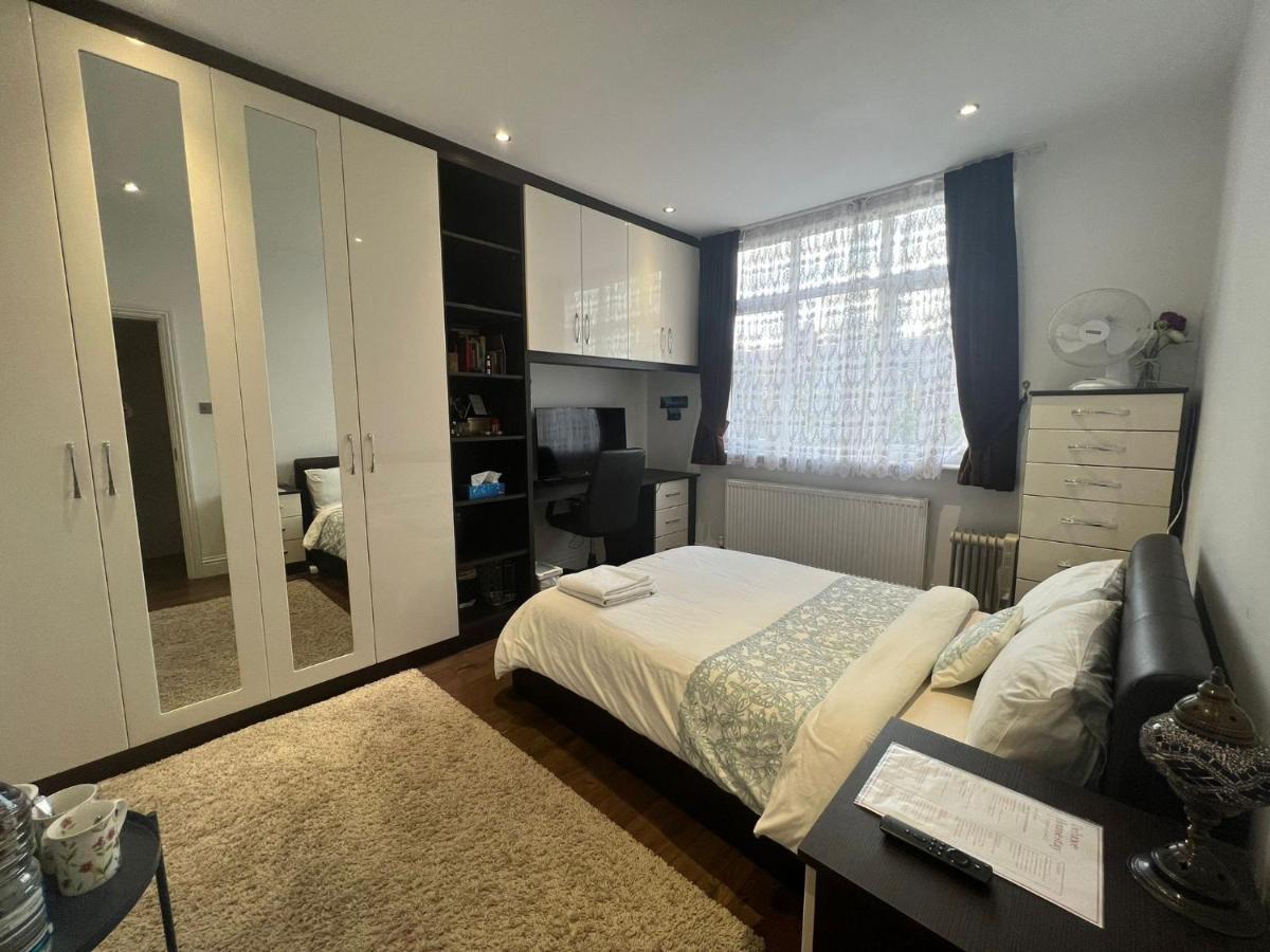 لندن Deluxe Homestay Near Tottenham Hotspur Stadium المظهر الخارجي الصورة