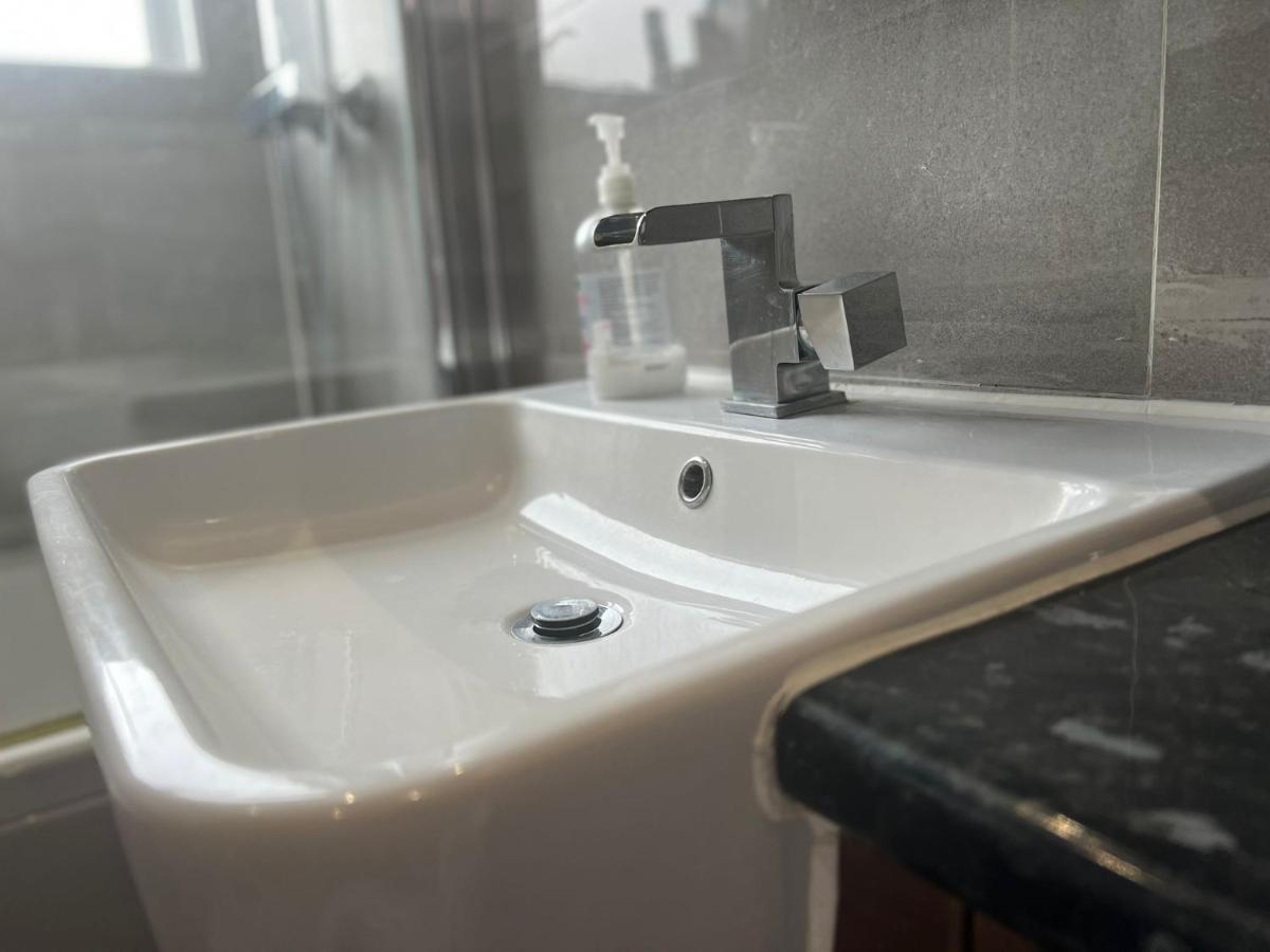 Deluxe Homestay Near Tottenham Hotspur Stadium لندن المظهر الخارجي الصورة